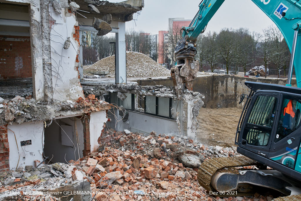 06.12.2021 -Abriss des letzten Hauses im Quiddezentrum in Neuperlach