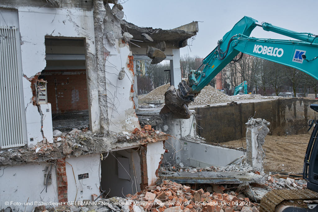 06.12.2021 -Abriss des letzten Hauses im Quiddezentrum in Neuperlach