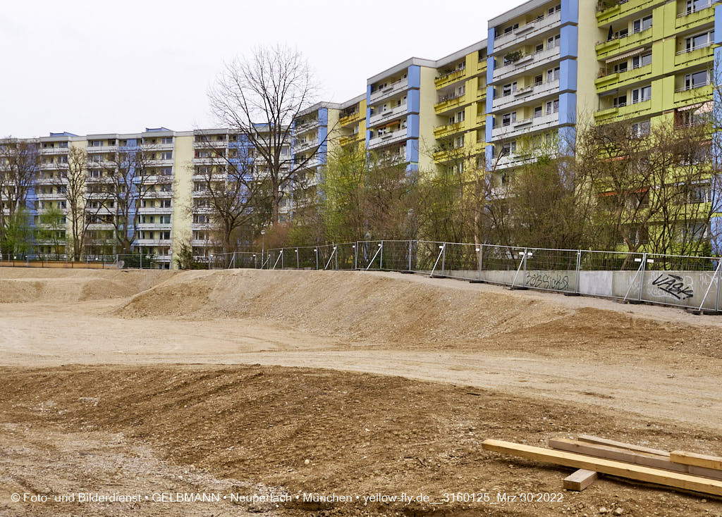 30.03.2022 - Abriss-Baustelle Quiddezentrum in Neuperlach